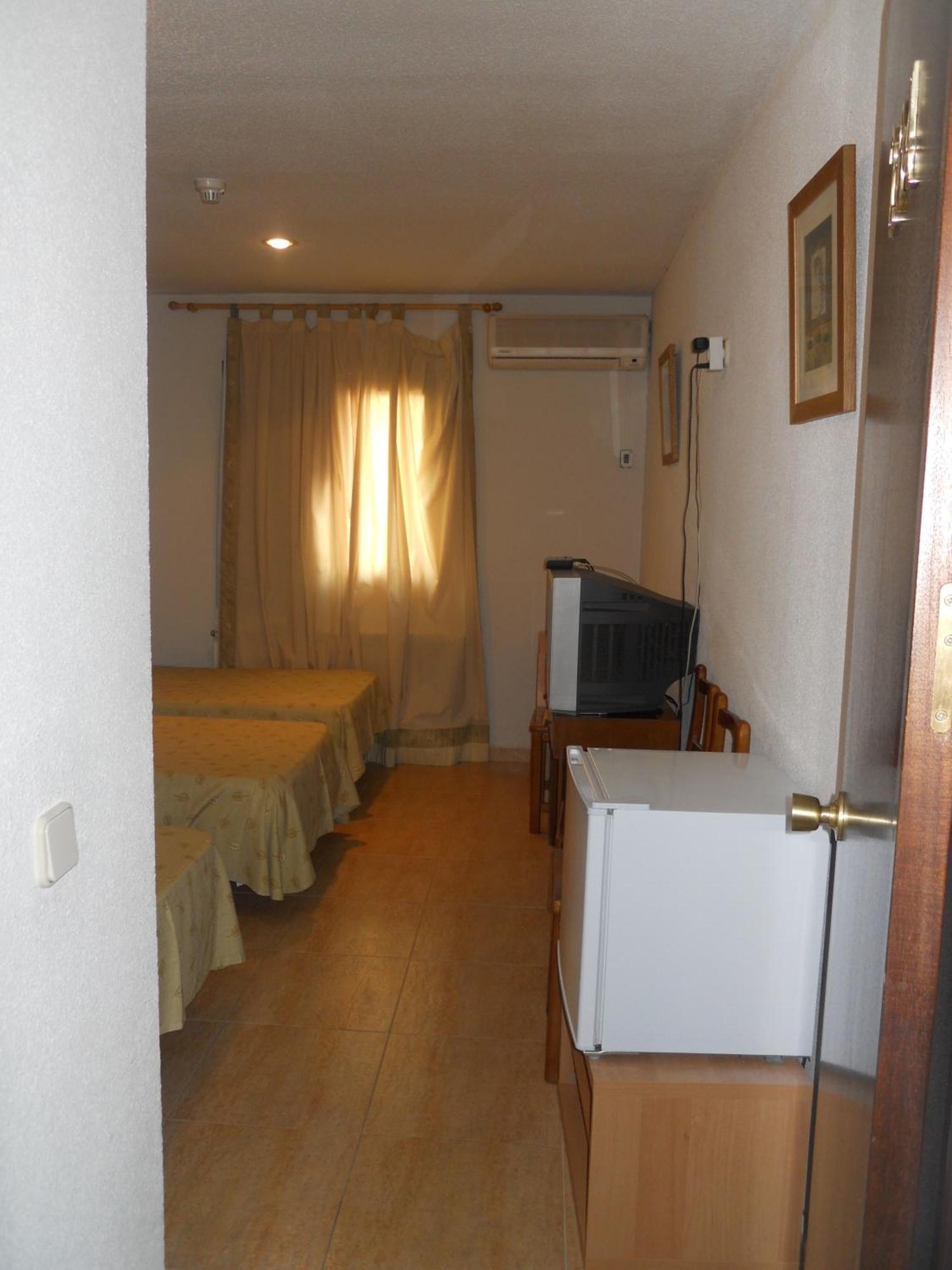 Hostal El Descanso Madrid Eksteriør bilde