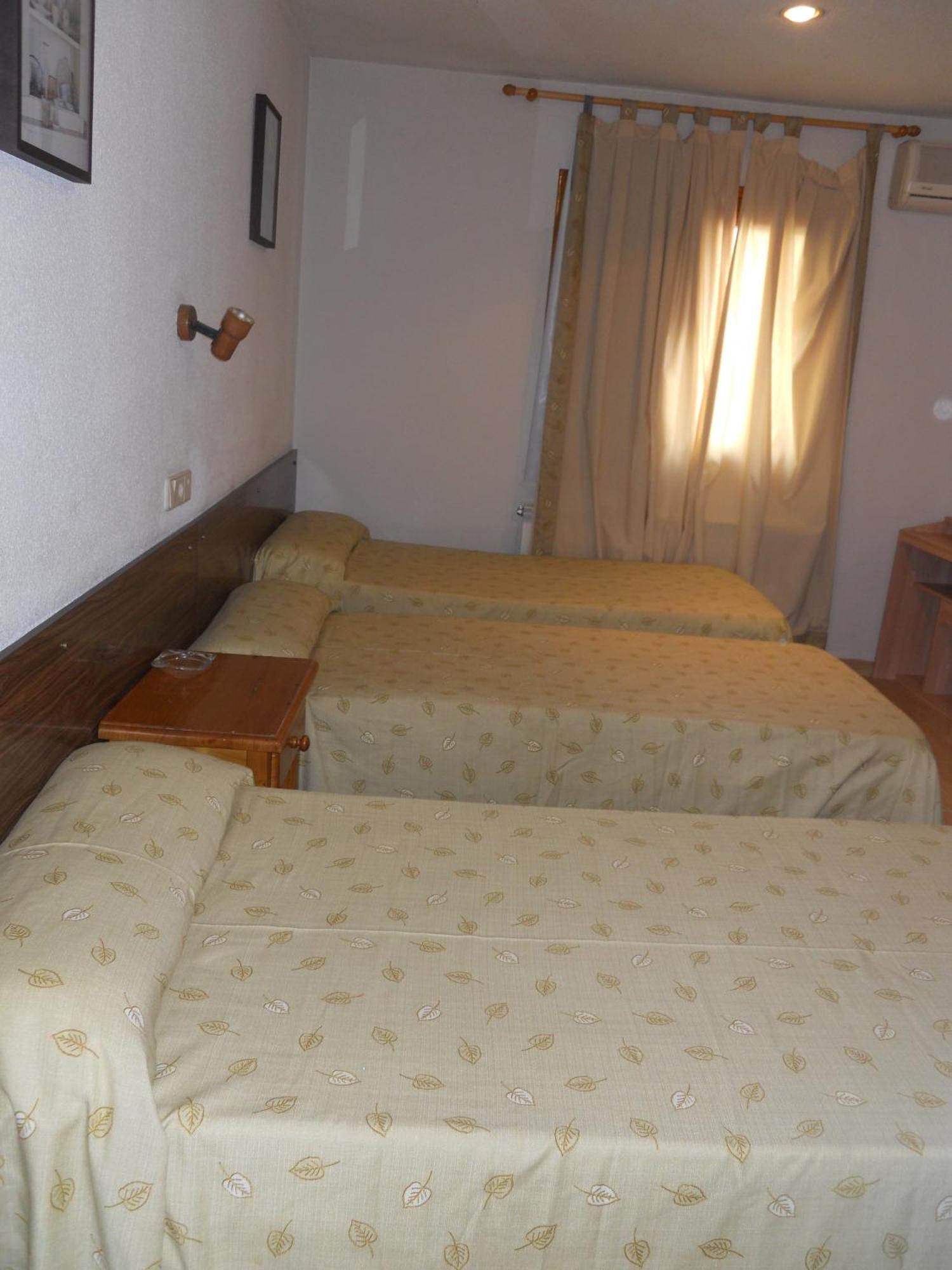 Hostal El Descanso Madrid Eksteriør bilde