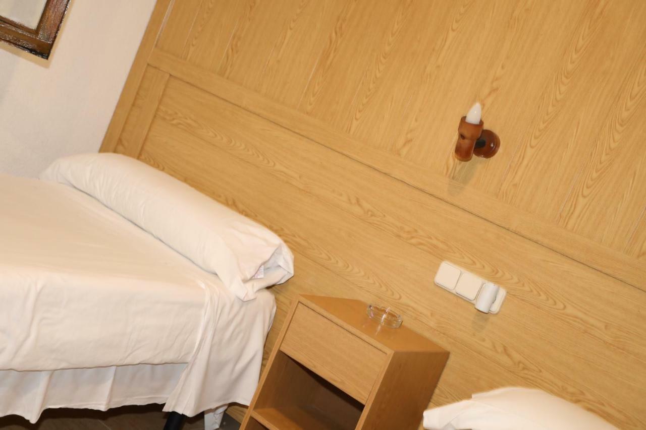 Hostal El Descanso Madrid Eksteriør bilde