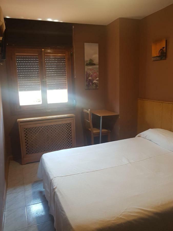 Hostal El Descanso Madrid Eksteriør bilde