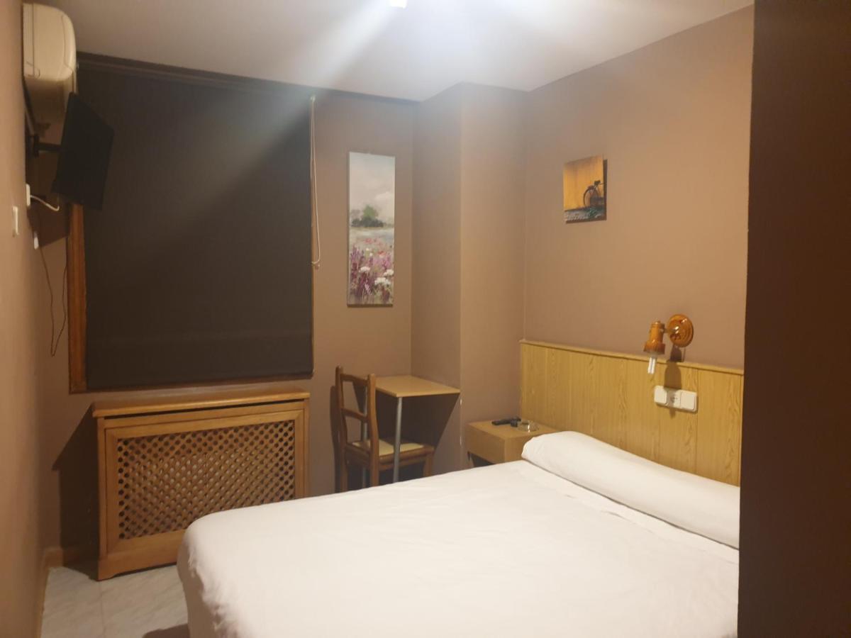 Hostal El Descanso Madrid Eksteriør bilde