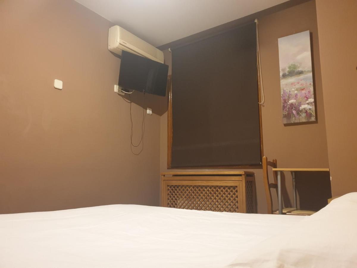 Hostal El Descanso Madrid Eksteriør bilde